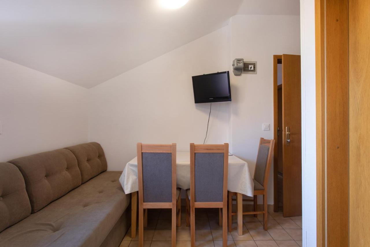 Apartmaji Pri Perotu อิซอลา ภายนอก รูปภาพ