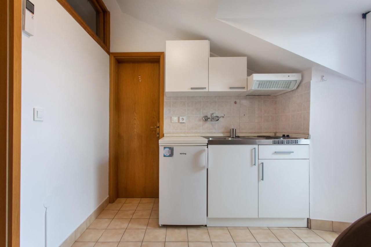 Apartmaji Pri Perotu อิซอลา ภายนอก รูปภาพ