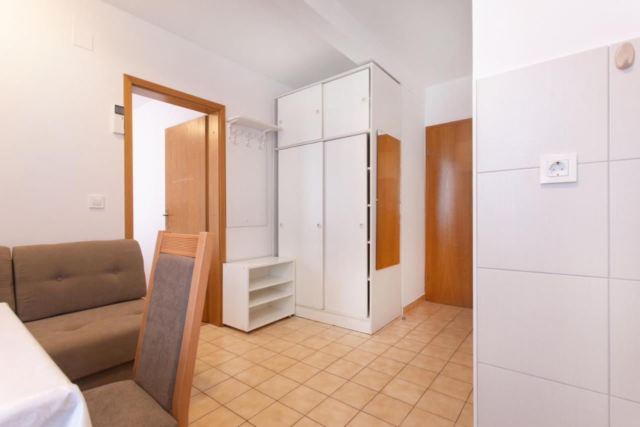 Apartmaji Pri Perotu อิซอลา ภายนอก รูปภาพ